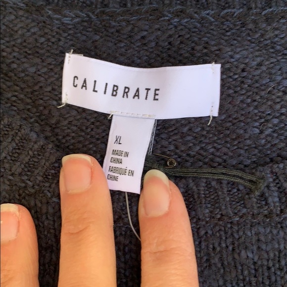 Like new Gorgeous men’s long sleeve blue sweater - Picture 2 of 3